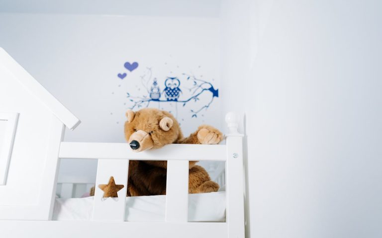 podwieszone łóżeczko dla najmłodszych
