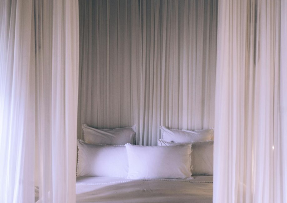 Łóżko z baldachimem