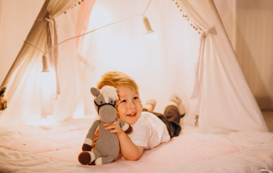 dziecko, zabawka, ciepłe swiatło